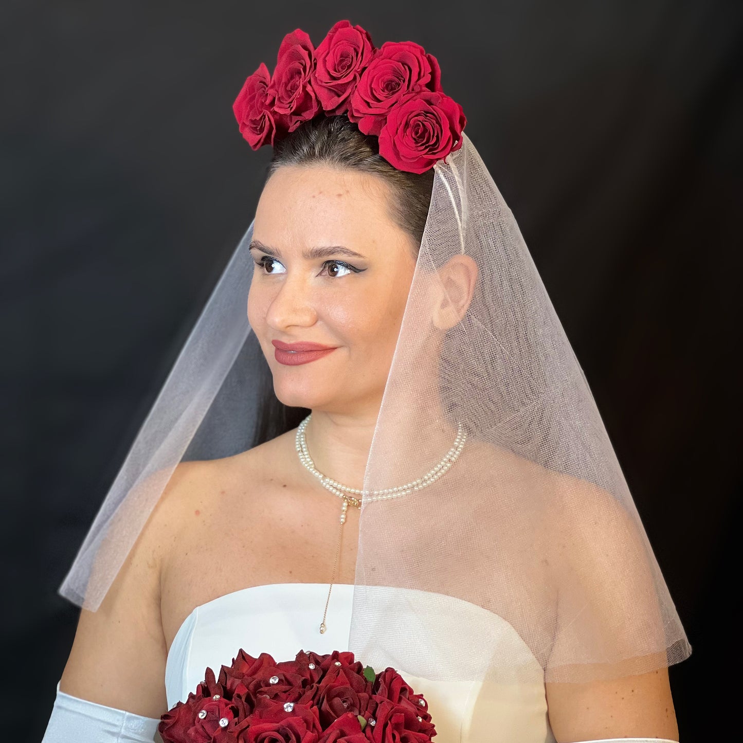 Scarlet Roses Veiling