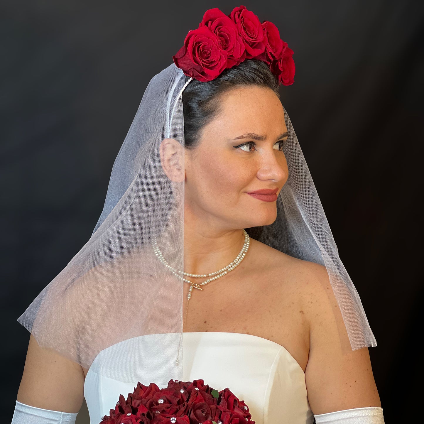 Scarlet Roses Veiling